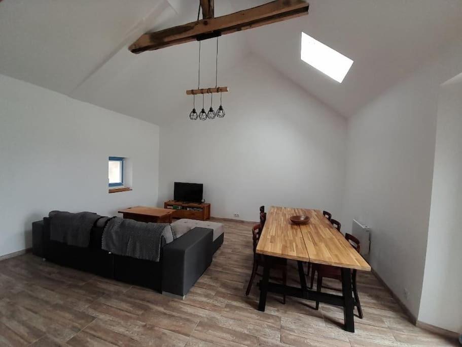 La Giraudiere Batisse Au Calme 2 A 4 Personnes Holiday home Soulge-sur-Ouette